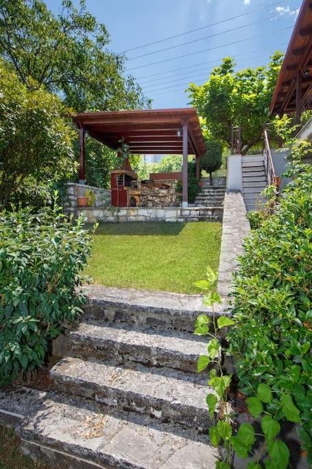 Ferienwohnung Wooden House In Ioannina Exterior foto